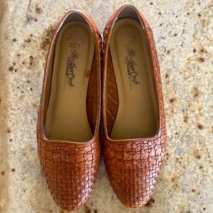 Leather Craft woman’s leather woven flats.